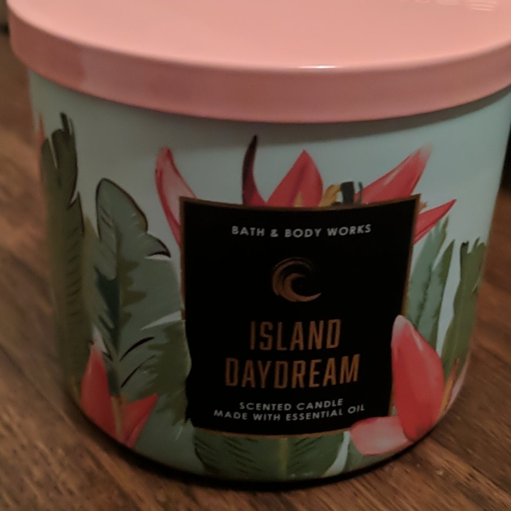 Bath & body works three wick candles